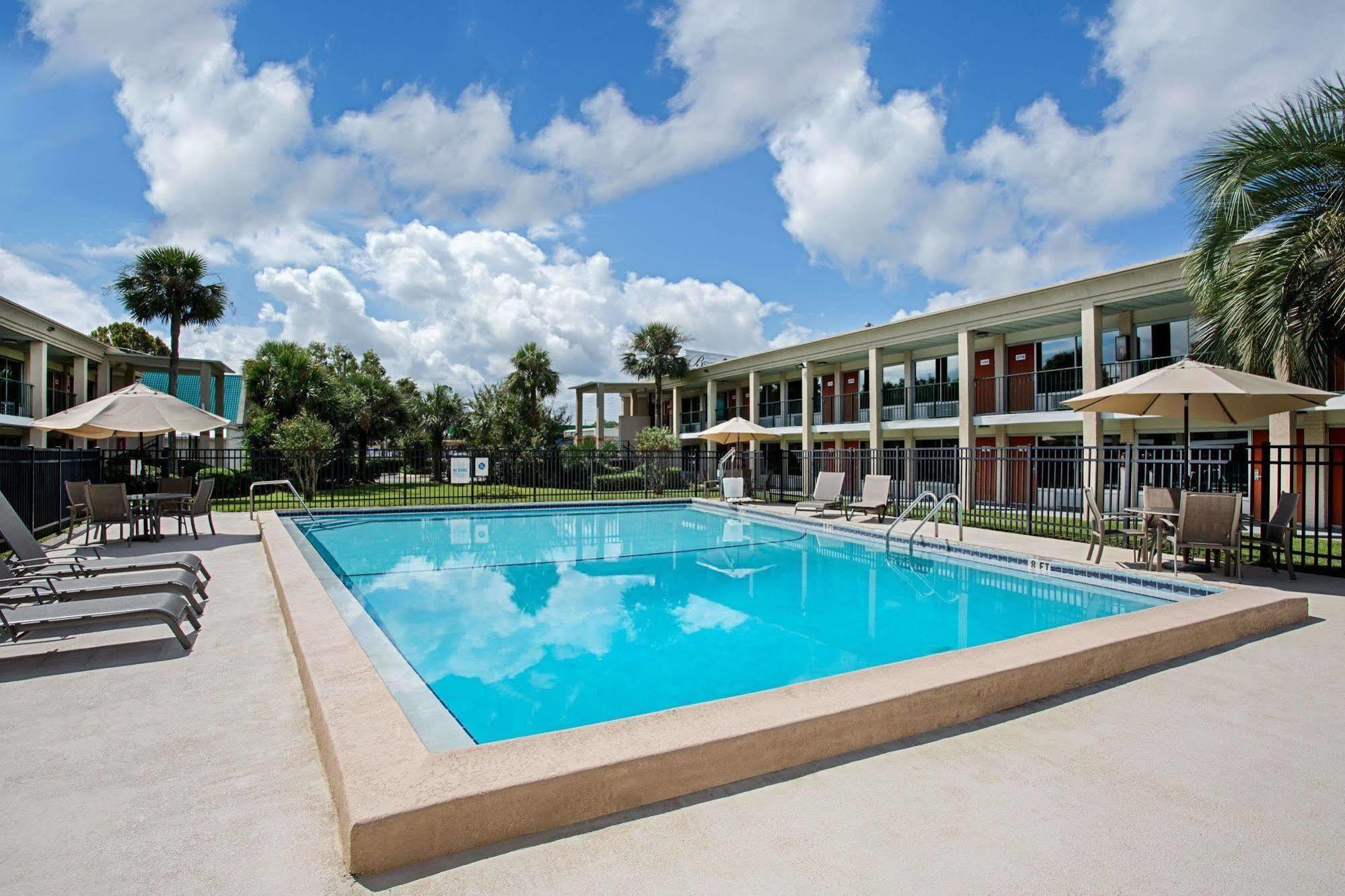 Days Inn By Wyndham Tallahassee-Government Center Exterior photo